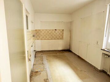 Leerer Raum nach dem Abbau der Küche.